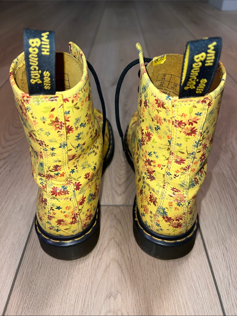 Dr. Martens Yellow Floral Lace-Up Boots with Black Laces - Picture 3 of 16